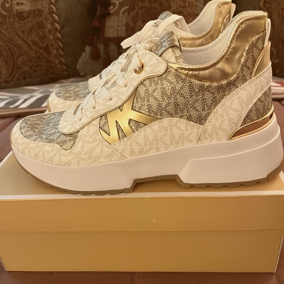 Michael Kors Sneakers - Picture 1 of 7